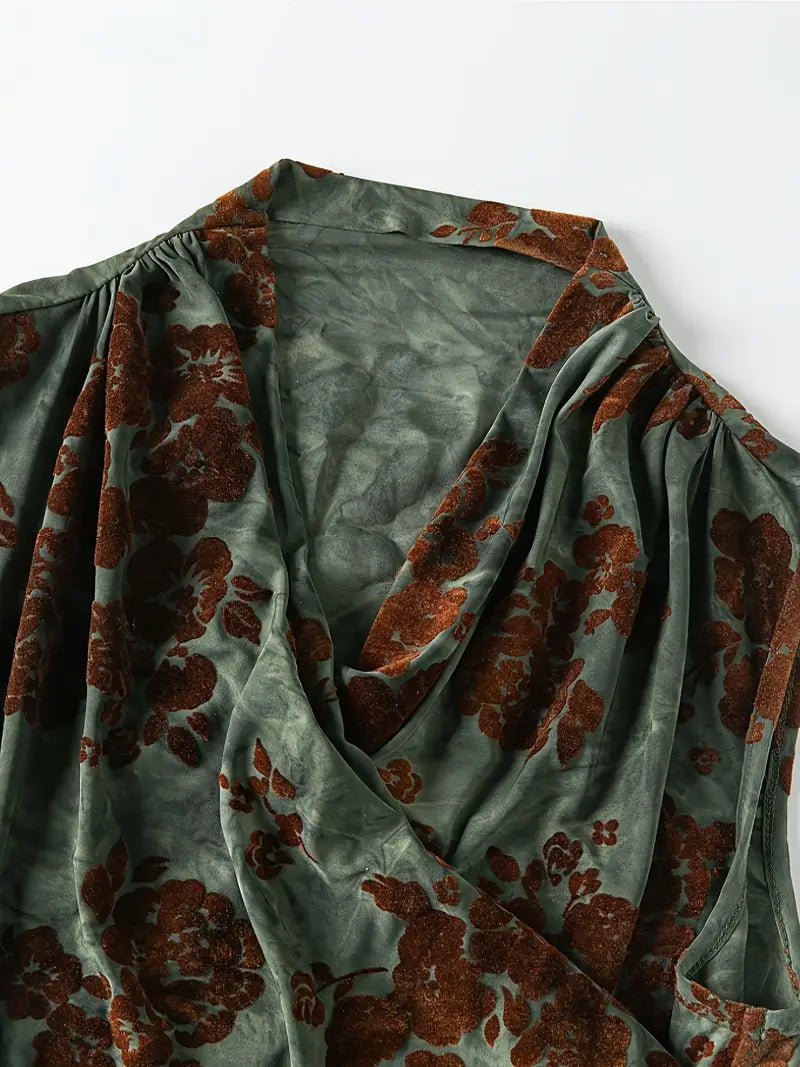 Damenbluse im Samtstil mit Blumenmuster