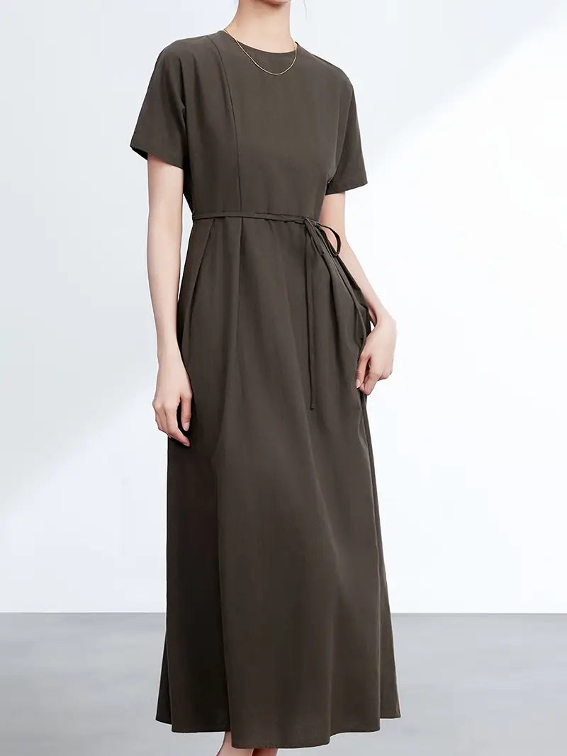 Midi-Kleid mit kurzen Ärmeln und Schnürung