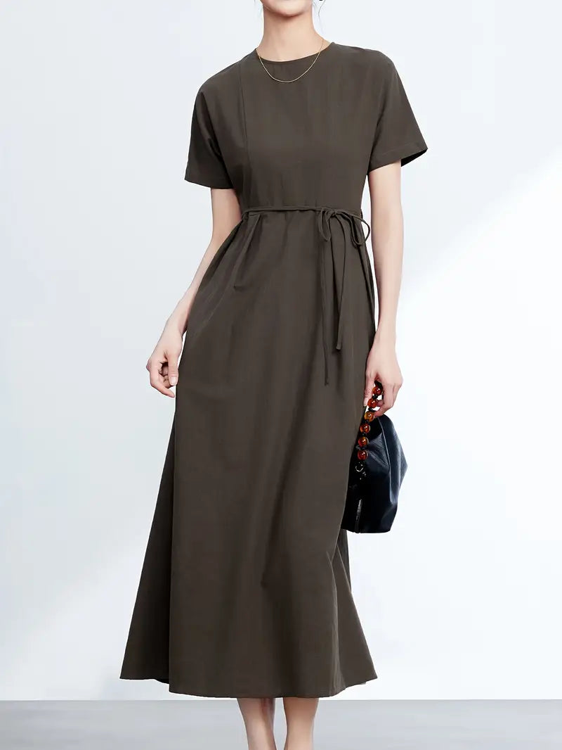 Midi-Kleid mit kurzen Ärmeln und Schnürung