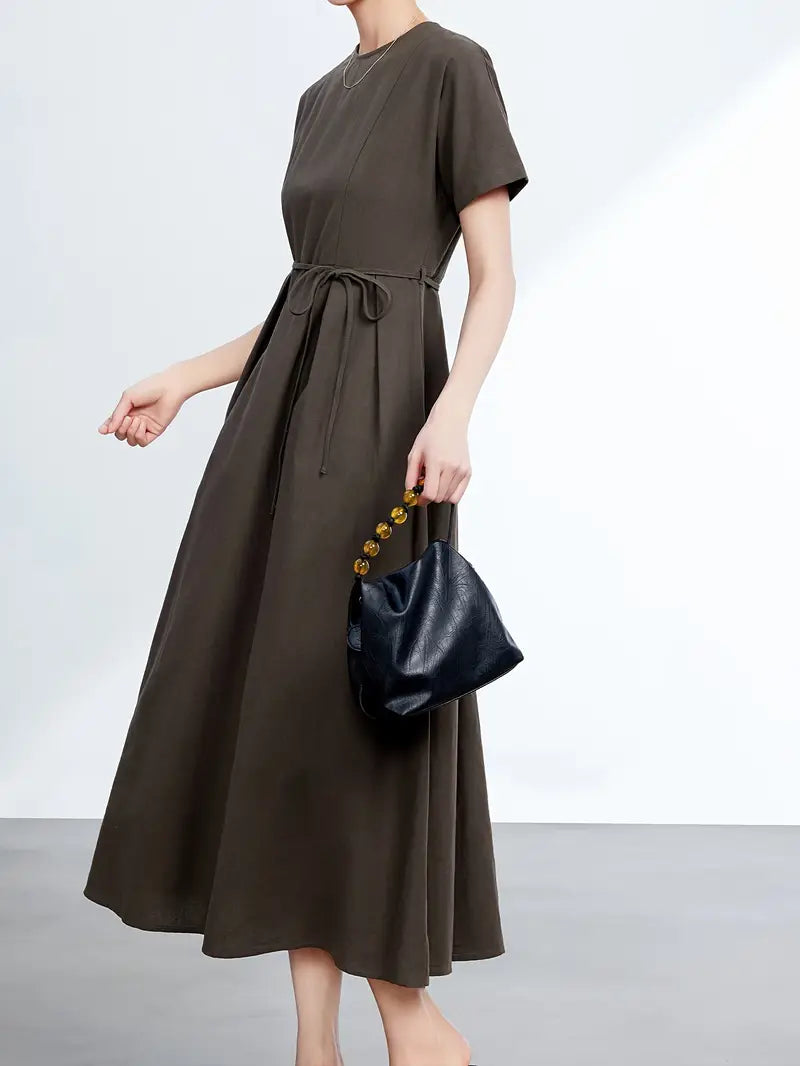Midi-Kleid mit kurzen Ärmeln und Schnürung