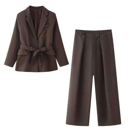 Damenanzug mit Jacke und Hose