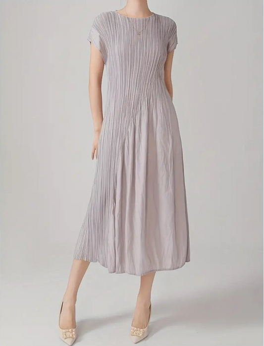 Midi-Kleid mit dekorativen Raffungen