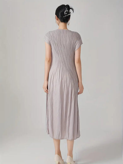 Midi-Kleid mit dekorativen Raffungen