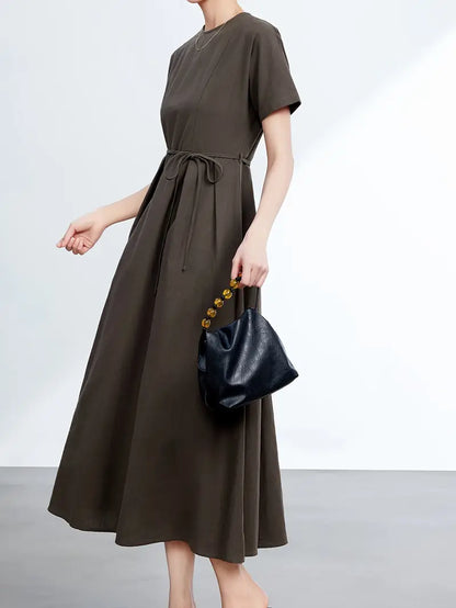 Midi-Kleid mit kurzen Ärmeln und Schnürung